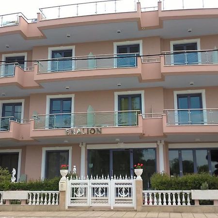 Enalion Lejlighedshotel Olympiakí Aktí Eksteriør billede